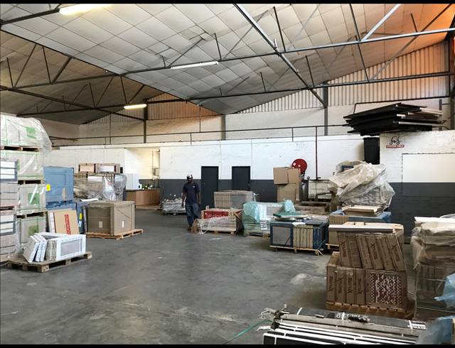 2,800M² FACTORY TO LET IN PAROW CENTRAL